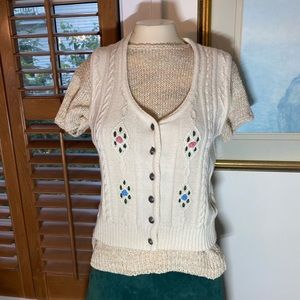 Vintage cream knit sweater vest with flowers and silver buttons best fit small
